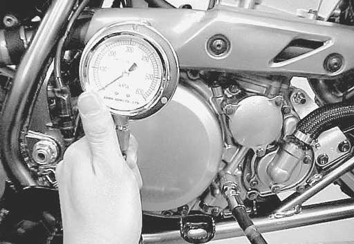 5 psi) Low or high oil pressure can indicate any of the following conditions: LOW OIL PRESSURE * Clogged oil filter * Oil leakage from the oil passage * Damaged O-ring * Defective oil pump *