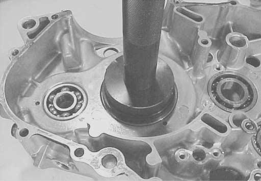 3-44 ENGINE BEARING INSTALLATION Install the crankcase bearings using the