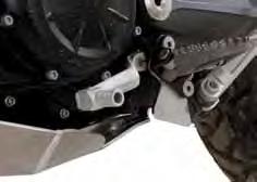 The long-distance footpegs are fitted further back, thus providing optimum space for enduro boots.