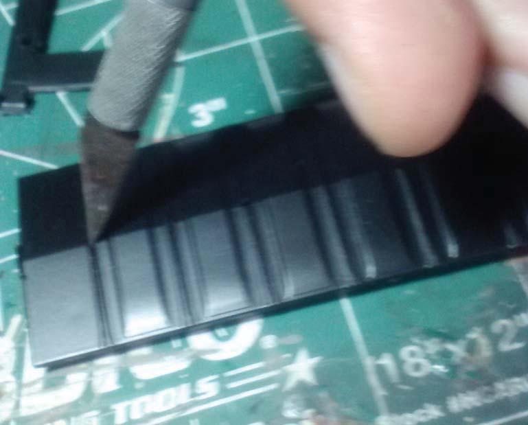 Using the edge of the hobby knife or hobby file, the cut edge can be smoothed before assembly.