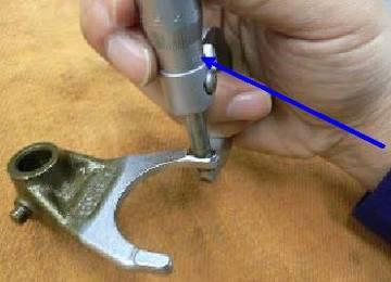 * Measure the width of Shift Fork groove with caliper gauge Measuring the Width of