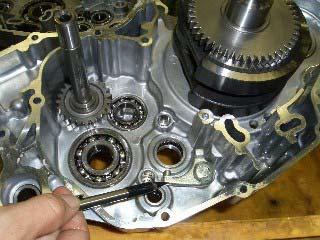 Retain the Reverse Arm CP with washer and snap ring from the outside of crankcase 1.