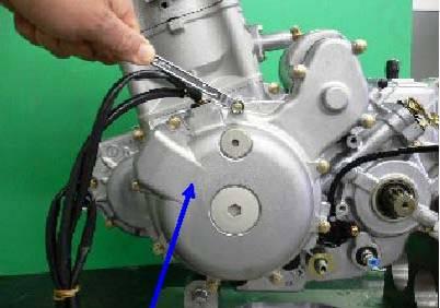 1-5 Remove carburetor. M4 30L screw 1 piece. (Philips driver: medium size).