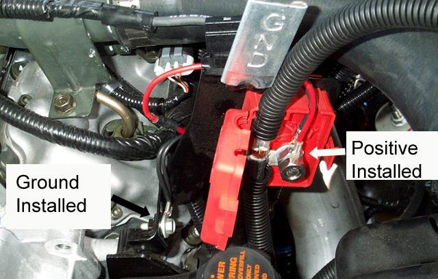 7 January 2014 #1024118 / 1024119 GMC/Chevy Duramax (I-00072) 12 Power Hook-up Open the red protective cover of the remote battery connection and you will see a nut and stud attached to the positive