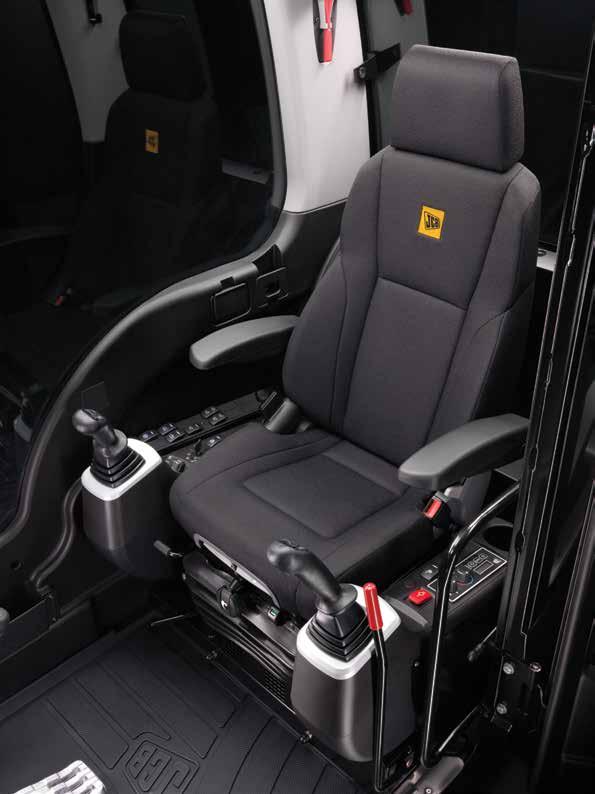 The JS115/130/145 s cab and controls are independently adjustable so that it