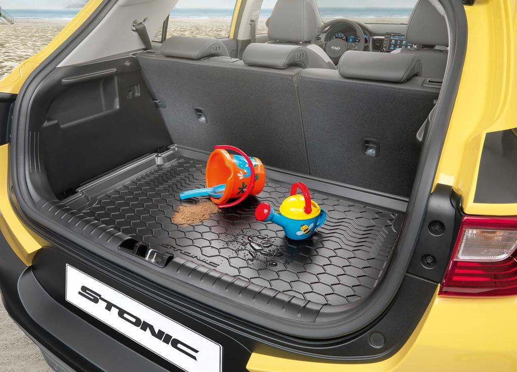 PROTECTION PROTECTION 2. Trunk mat, reversible. Off to school, off to the supermarket, off on holiday: you have different cargo depending on the situation.