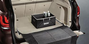 Folding box The non-slip folding box can be folded up when not in use to save space. With a beige trim and BMW side lettering.