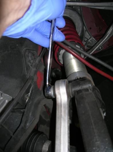 6 Disconnect the bolt that connects the swaybar link to the