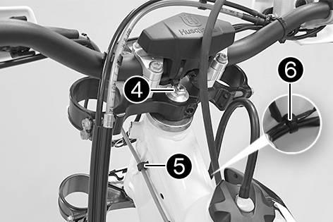 137) Insert the lower triple clamp with the steering stem. Mount the upper steering head bearing. Check whether upper steering head seal is correctly positioned. Mount protective ring and O-ring.