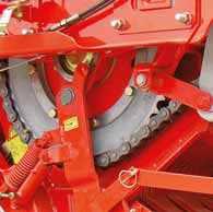 Cam clutch coupling The scraper floor transmission is positioned on the side and is driven by the tractor hydraulics.