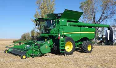 Riceton, SK July 26, 2018 114 2004 John Deere 9320 4WD, s/n RW9320H021081, 375 hp, powershift, diff lock, 4 hyd outlets, rear wheel weights, 710/70R38 duals, 2117 hrs showing.