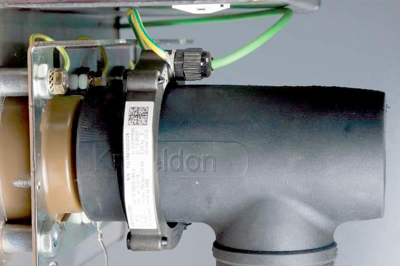 Place the sensor in the center of the measuring area and use a clamping system for sensor position fixation. Cable sensor output must be at the top.