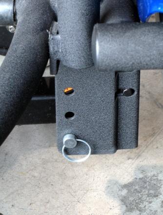 Slide out the footrest tube and refit the connecting pin in the appropriate hole when the required length is reached. Height Pull out the connecting pin located at the back of the footrest slide tube.