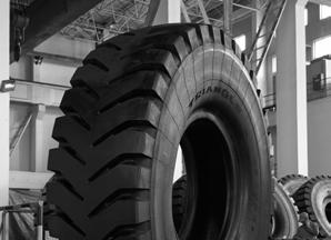 TL588 E-4 E-4 Tire for Rigid Dump Trucks Massive tread pattern and deep tread depth to optimizsed life Choice of application-specific compound for exceptional performance Radial construction improves