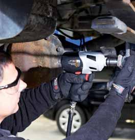 Impact Wrenches CP7759Q Impact 1/2" Impact Wrenches COMFORT & POWER - 1/2" Composite & carbon ber impact wrench - Rugged technology with carbon ber inlay - Lightweight with a magnesium clutch housing