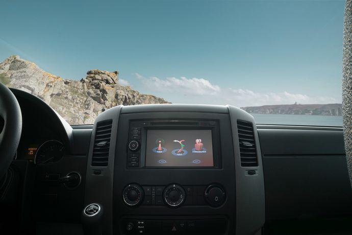 The navigation system with DVD player is perfectly integrated in the dashboard.