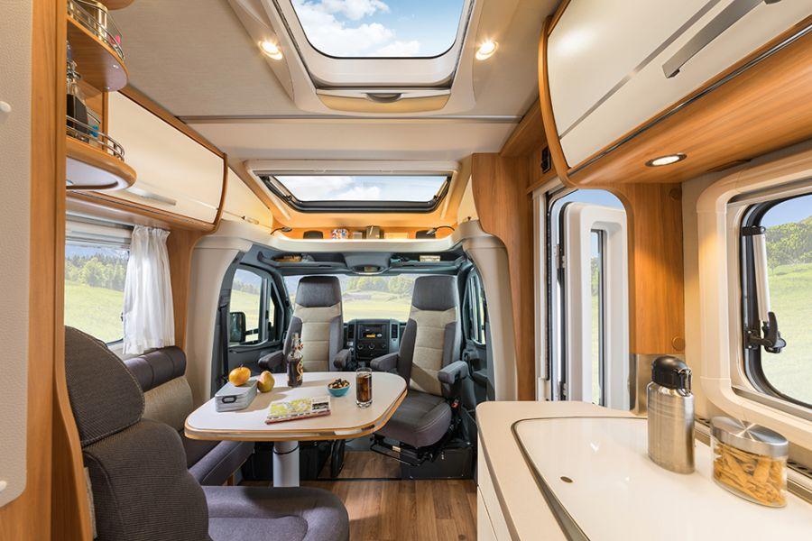 Panoramic roof vent There is plenty of light in the HYMER ML-T thanks to the standard HYMER panoramic roof vent with LED lighting in the living area.