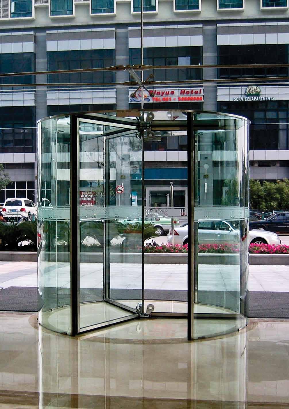 KA071/KM071 3 & 4 wing revolving - Crystal The elegant Crystal glass revolving door from EA combines cutting edge research and quality materials to enhance the style and appearance of the façade of
