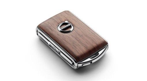 Key fob shell Wood Choose between two high-quality, luxuriously designed wooden key fob shells that tastefully match the interior of the car.