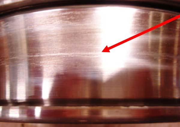 Abrasive wear and vibrations on raceway of a cylindrical inner ring.
