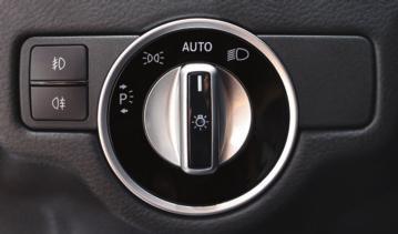 If a rearward-facing child restraint system is fitted to the front passenger seat, the <PASSENGER AIR BAG OFF> indicator light must illuminate after the system self-test and remains illuminated.