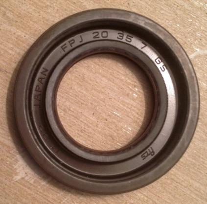 N10.23 CRANKCASE SEALS: Seals must be original Vortex OEM (see pictures) and fitted in the