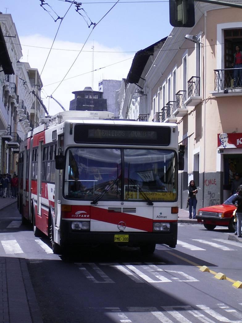 Congestion in Quito, Ecuador Concentration of activities in the Hypercenter BRT capacities limited to 15,000 pphd No space available for additional BRT
