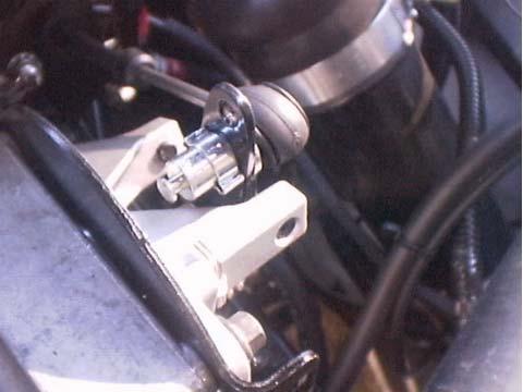 Figure 4.3 Pull bracket and cable installation 5. Connect the red and black poly-lines between the throttle controller and the compressor as shown in Figure 4.4. 6.