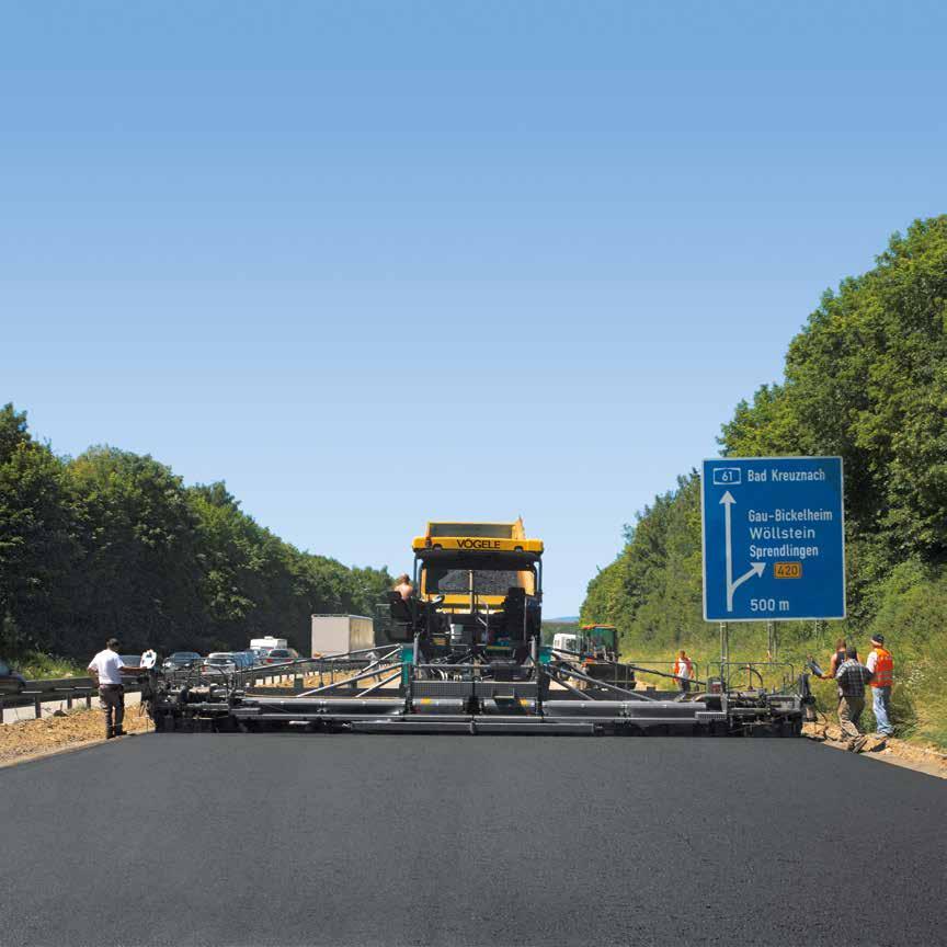 Even when layer thickness varies across the pave width, VÖGELE High Compaction Technology achieves a high degree of uniform density.