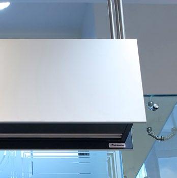 For commercial premises, Airtècnics air curtains allow a clear view of the inside, welcoming the