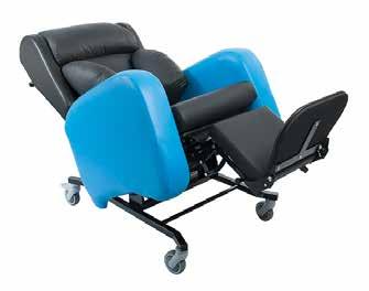 The powered backrest assists in optimising patient positioning and comfort. The bariatric recliner is compatible with overhead and gantry hoists.