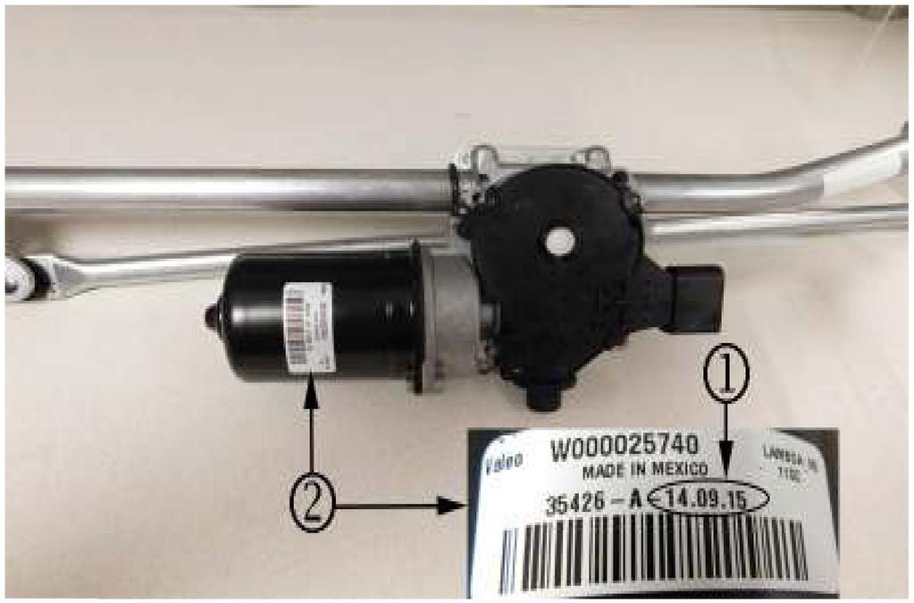 2. Verify the build date (1) printed on the label (2) of the wiper motor. ^ If the build date is between 15-08-15 and 18-09-15, proceed to step 3.