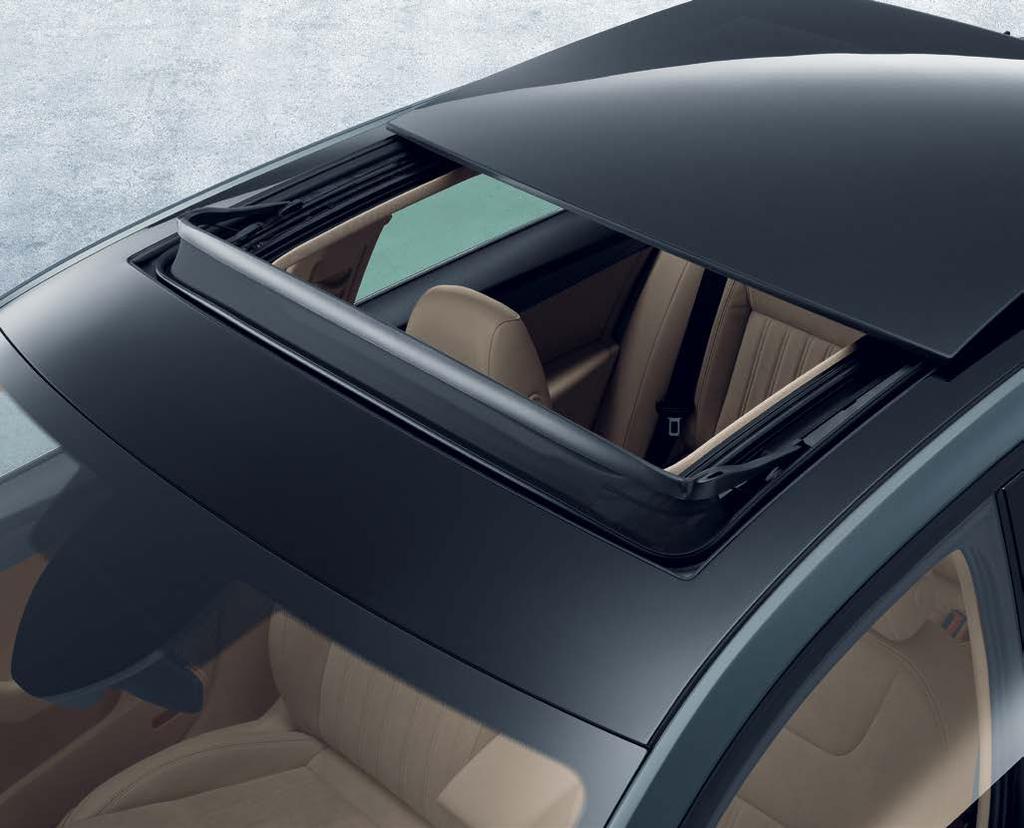 10 PANORAMIC SUNROOF Let more light and fresh air in.