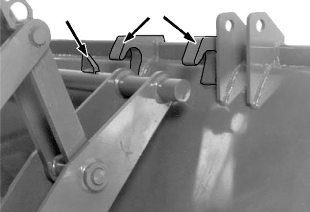 ALWAYS CHECK LATCH PINS BEFORE TILTING OR OPERATING ANY ATTACHMENT. E D 700 SERIES BOLT-ON LATCH SHOWN 00 SERIES 5.