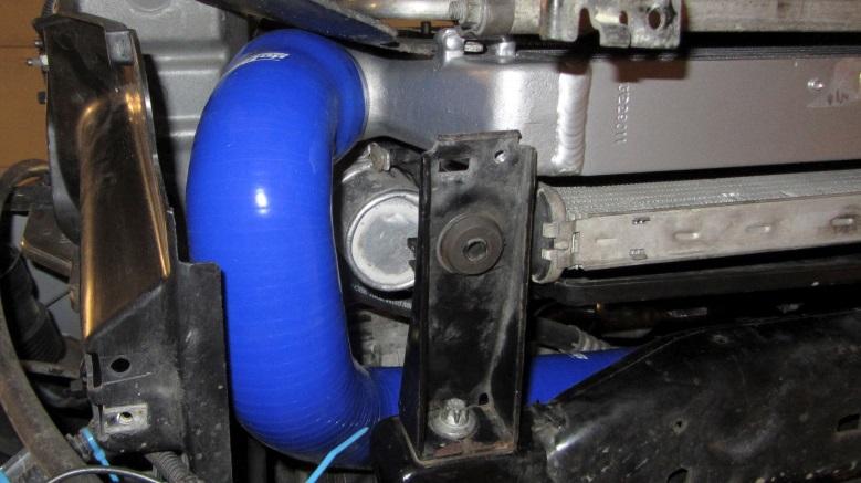27. Install the hose between intercooler pipe and intercooler inlet.
