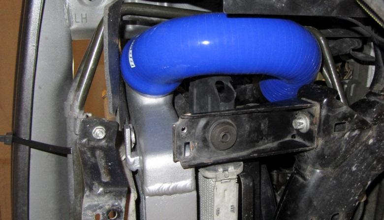 of hose. 28. Install the hose between intercooler outlet and intercooler pipe.  of hose. 29.