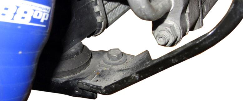 Remove the power steering pipe bracket by removing the 10mm hex head