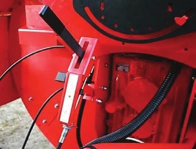 BALE PROCESSOR PRIMOR 2060 M / 4270 M THE ORIGINAL & PROVEN POLYDRIVE BELT SYSTEM The Polydrive is a hydraulically disengageable belt system that drives the feed rotor.