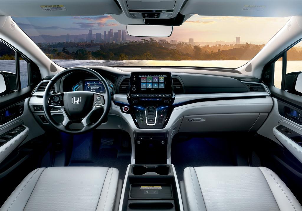 Enjoy the view. The Odyssey was designed for convenience, with you in mind. The comprehensive instrument panel puts plenty of intuitive interfaces and features at your fingertips.