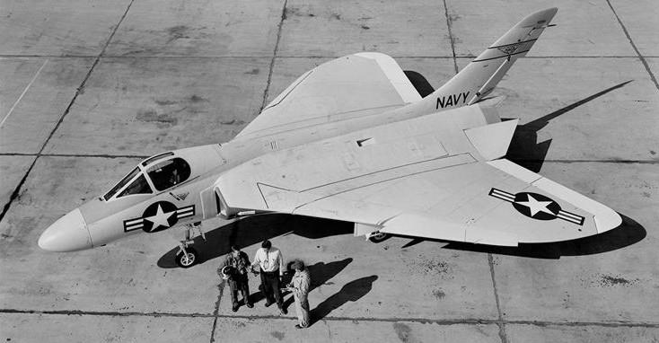 F4D Douglas Skyray span: 33'6", 10.21 m length: 45'8", 13.92 m engines: 1 Pratt & Whitney J57-P-8 max.