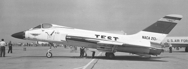 F5D Douglas Skylancer span: 33'6", 10.21 m length: 53'10", 16.41 m engines: 1 Pratt & Whitney J57-P-8 max. speed: 1098 mph, 1767 km/h (Source: William T.
