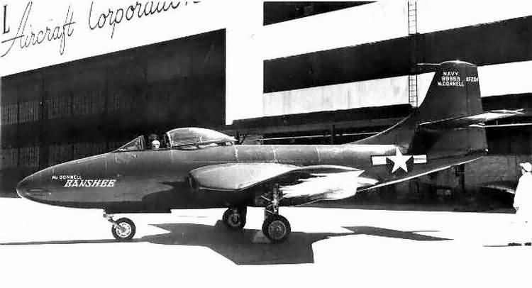 F2D McDonnell 24 Banshee span: 41'6", 12.65 m length: 39', 11.89 m engines: 2 Westinghouse J34-WE-22 max. speed: 532 mph, 856 km/h (Source: Bill Pippin, via 1000aircraftphotos.