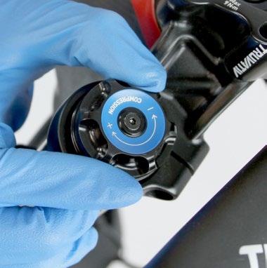 Use a torque wrench with a 6 mm hex bit socket to tighten the drive side