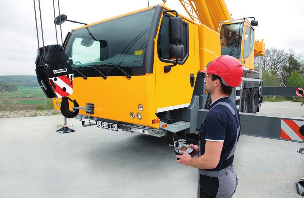 LICCON2 safe and comfortable Attaching and detaching of the hook block The BTT Bluetooth Terminal offers the crane driver the possibility to attach or detach the hook block