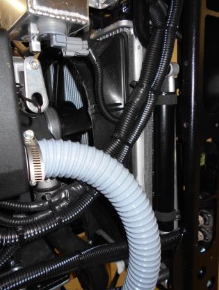 Install the condenser end of the hose and torque the clamping bolt to 7 ft/lbs.