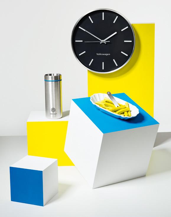 320 WALL CLOCK Guaranteed to keep you on time: With a brushed aluminium case and quiet mechanism The silver-coloured indicator marks stand out elegantly against the dark clock face Colour: Silver,