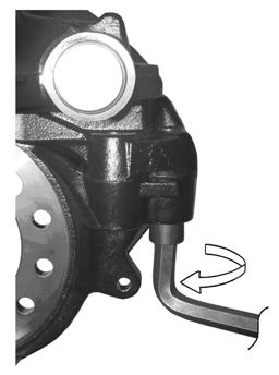 Replacement MAXXUS 22 6 Prior to brake assembly inspect the torque plate radial mounting surfaces. Remove any loose debris, rust or oil which may be present. Check the brake disc, see chapter 5.
