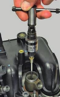 INJECTOR NEEDLE EXTRACTOR To be able to increase the