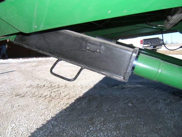 1 Mounting Sensors Before working under the header always: 1. Perform all combine and header manufacturer safety precautions for servicing header. 2.