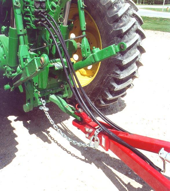 On 3m Center machines, be sure to loop hydraulic lines to fold cylinders as shown.